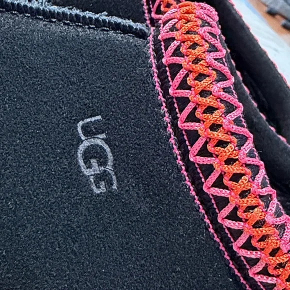 UGG Tazz Little Girl Black Slippers *2 - Picture 4 of 8